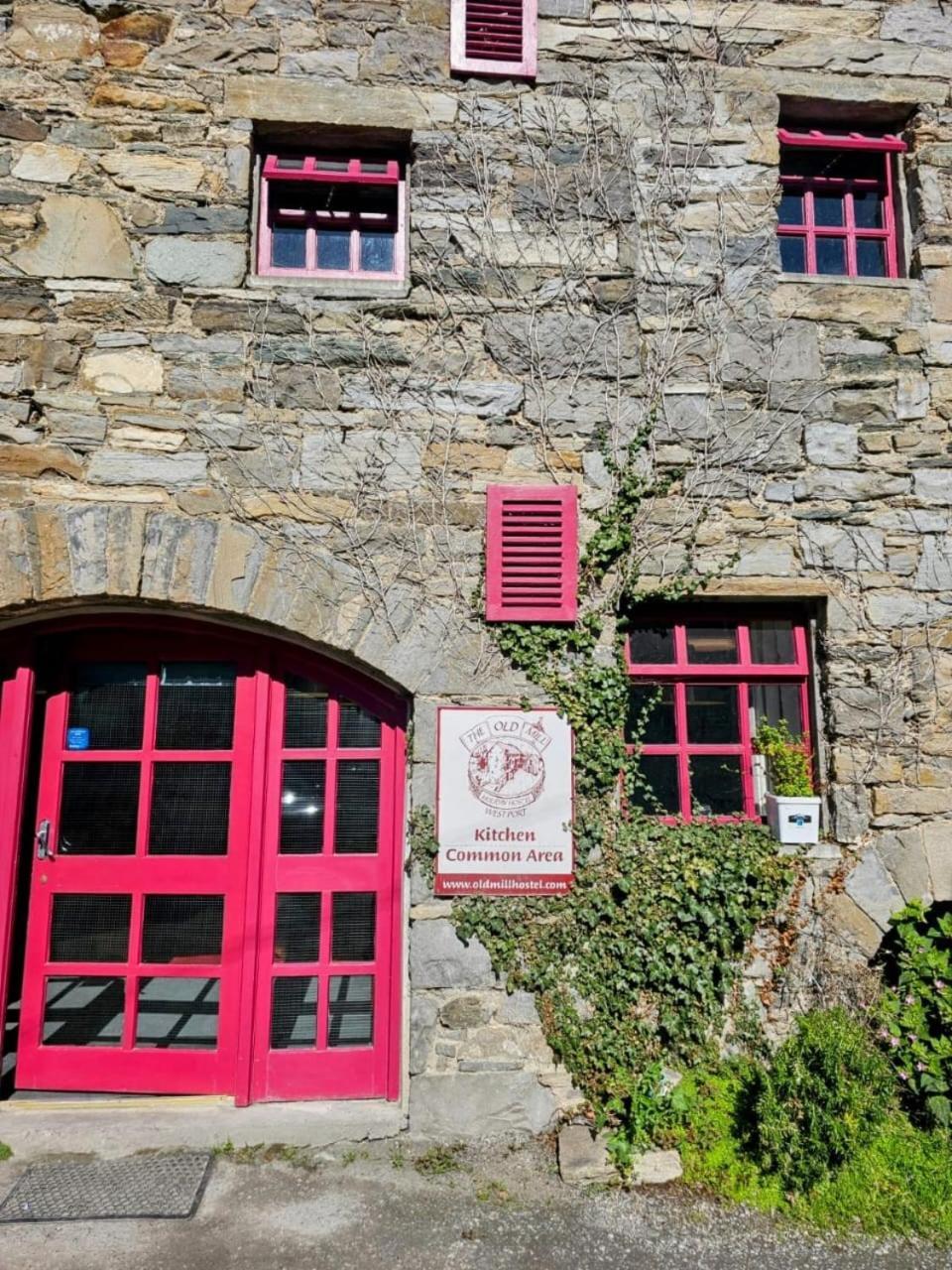 ווסטפורט Old Mill Holiday Hostel מראה חיצוני תמונה